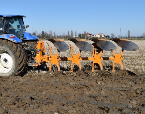 Ha Ön tradiciónális talajművelő eszközt használna - Moro eke kiemelt kiemelt akciós árakon!