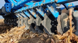 Rövidtárcsa szántóföldön