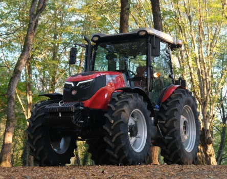 Hattat T4000 szántóföldi traktor széria