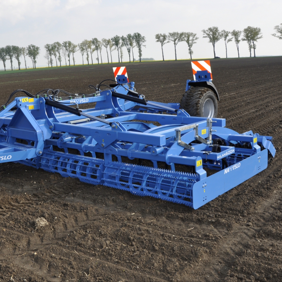 Namyslo Milan magágykészítő kompaktor